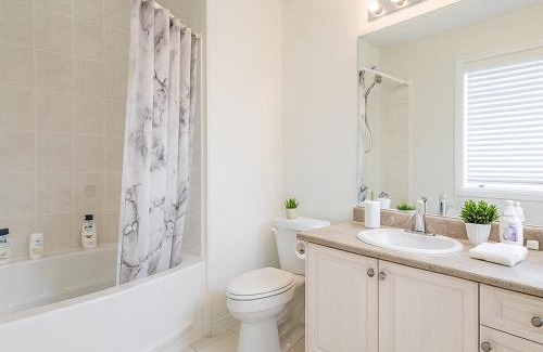 Markham House | Luxurious Detached Master BR