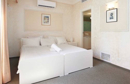 Mamilla Apartment | Luxurious Duplex Garden Parking in David Village