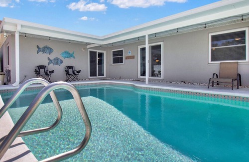 Dunedin House | Luxurious Family Getaway w/ Pool & Mins From Beach