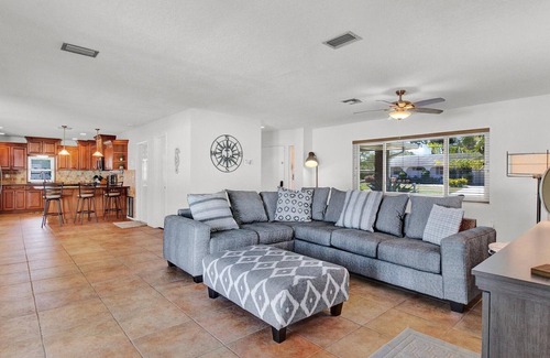 Dunedin House | Luxurious Family Getaway w/ Pool & Mins From Beach