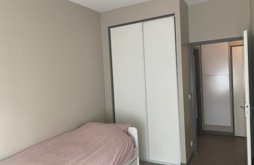 Bondy Apartment | Luxurious Flat in Bondy, (In front of the Train station)