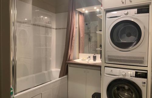 Bondy Apartment | Luxurious Flat in Bondy, (In front of the Train station)