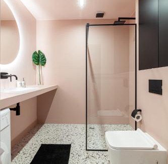 Lviv City Center Apartment | Luxurious flat near Opera theatre-Self check-in & NETFLIX