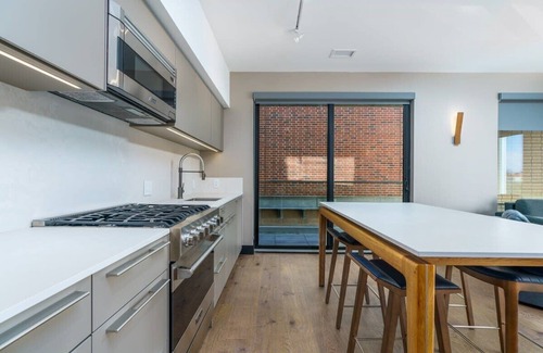 Berkeley Condo | Luxurious Flat W/Private Balcony & Mtn Views!