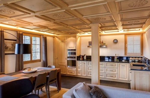 Saanen Apartment | Luxurious Flat with Jacuzzi & Sauna