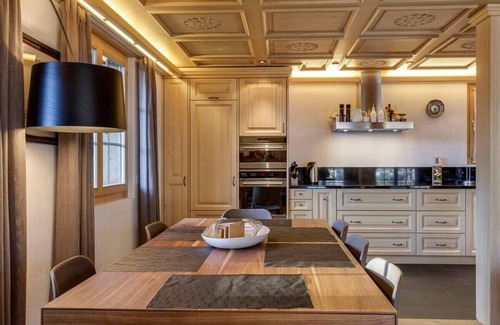 Saanen Apartment | Luxurious Flat with Jacuzzi & Sauna