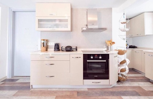 Yalikavak Apartment | Luxurious Flat with Private Beach and Hotel Facilities