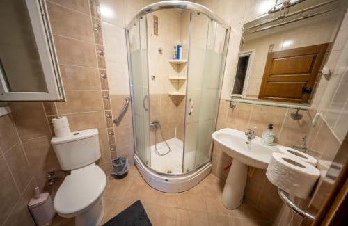 Gumussuyu Mahallesi Apartment | Luxurious Four Bedroom Apartment in Taksim, 4ACs