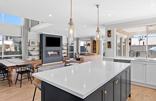 Torquay House | Luxurious Four Bedroomed Property with Pool ideal for Families