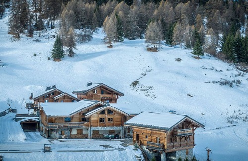 Plagne 1800 Ski Chalet | Luxurious 7-bed chalet with jacuzzi and sauna, near chairlift