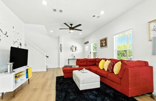 Northeast Houston Apartment | Luxurious Fully Furnished Newly Built 3 bedroom House Close To Downtown and IAH