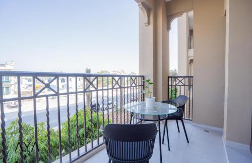 Umm Suqeim 3 House | Luxurious Garden View Apartment with Pool & Gym in Madinat Jumeirah By ĀYA Boutique