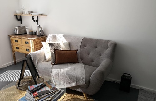 Daylesford Apartment | Luxurious Hilltop Studio, only 10 minutes walk to the main street of Daylesford