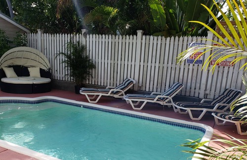 Meadows Apartment | Luxurious Historic House With Pool in Old Town INTRODUCTORY RATES!