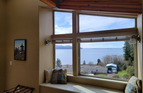 Bay City House | Luxurious Home W/Bay & Ocean Views - 2 of 3 Bdrms Masters!