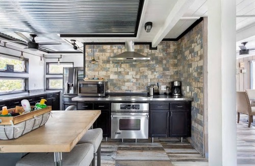 Fort Myers Beach Ski Chalet | Luxurious Key West style beach chalet