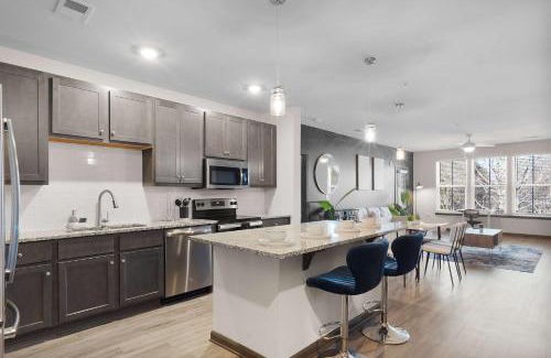 North Raleigh Apartment | Luxurious King 3 Bedroom Suite in North Raleigh