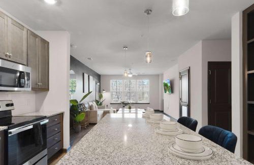 North Raleigh Apartment | Luxurious King 3 Bedroom Suite in North Raleigh