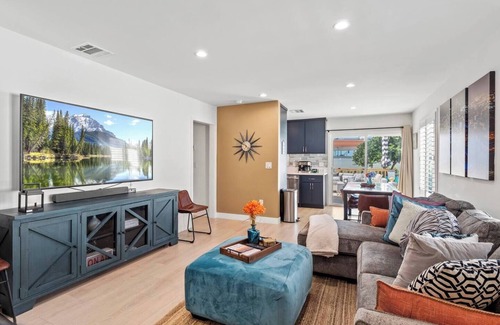 Toluca Lake House | Luxurious LA Retreat with Hot Tub, Gym & Workspace