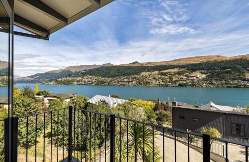 Kelvin Heights Villa | Luxurious Lake View Escape