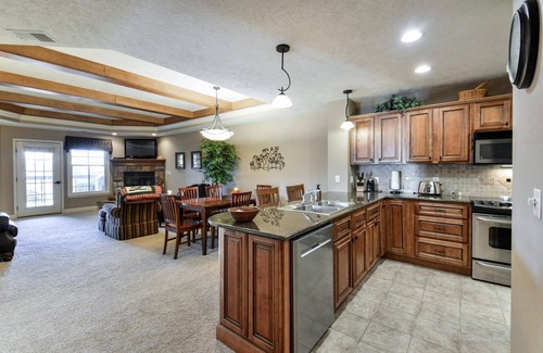 Big Cedars Condo | LUXURIOUS LAKEFRONT CONDO