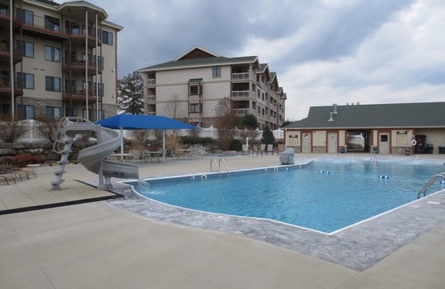 Big Cedars Condo | LUXURIOUS LAKEFRONT CONDO