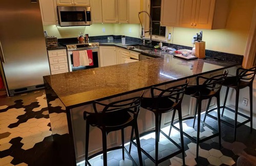 Saskatoon Downtown House | Luxurious Large 3 Bedroom House in Varsity View