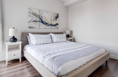 Southwest Calgary Apartment | Luxurious Living MINUTES From DT! 2 Bed 2 Bath
