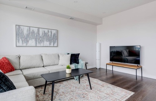 Southwest Calgary Apartment | Luxurious Living MINUTES From DT! 2 Bed 2 Bath