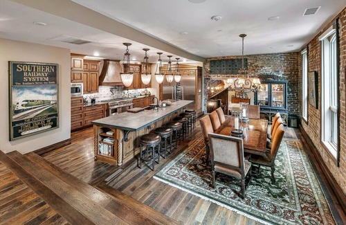 Downtown Knoxville Apartment | Luxurious Loft Overlooking Market Square!
