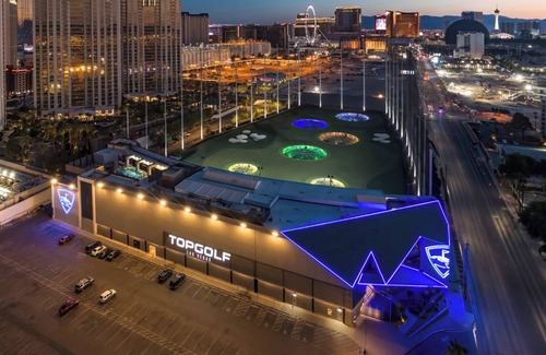 Las Vegas Condo | Luxurious MGM Signature Studio: Jet Tub, Free Valet, Skyline Views & Treats