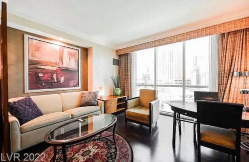 Las Vegas Condo | Luxurious MGM Signature Studio: Jet Tub, Free Valet, Skyline Views & Treats