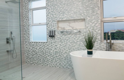 Barbican Condo | Luxurious Modern Penthouse in Kingston Jamaica Walking Distance To Attractions
