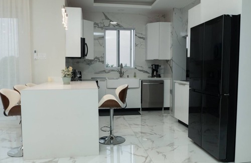 Barbican Condo | Luxurious Modern Penthouse in Kingston Jamaica Walking Distance To Attractions