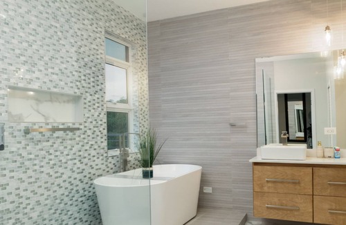 Barbican Condo | Luxurious Modern Penthouse in Kingston Jamaica Walking Distance To Attractions