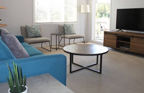 Quail Ridge Condo | Luxurious Modern Pool-View 2/Bedroom 2/Bath Condo At Pinnacle Pointe Resort