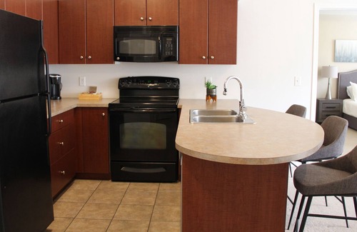 Quail Ridge Condo | Luxurious Modern Pool-View 2/Bedroom 2/Bath Condo At Pinnacle Pointe Resort