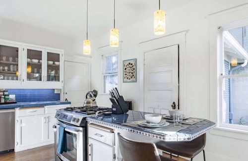 West Queen Anne Hotel | Luxurious Multi-Level Home with Breathtaking Mountain & Water Views - Prime Seattle Location!
