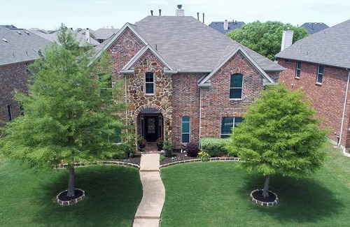 Frisco Villa | Luxurious Oasis in Frisco with Heated Pool, Jacuzzi, Media Room &Grill.