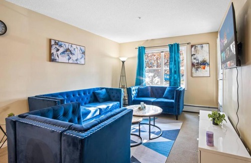 Southwest Edmonton Apartment | Luxurious Oasis king Bed Suite Near the Airport