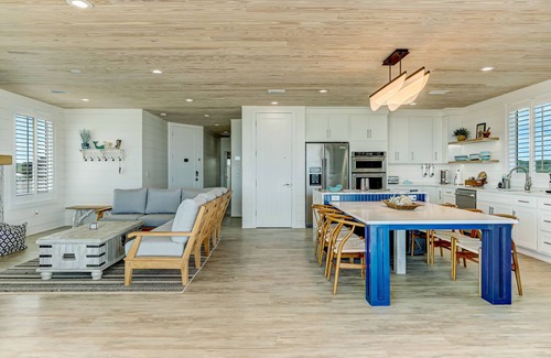 Ocean Cay House | Luxurious Oceanfront 6 bedrooms and 2 kitchens. Luxury at its finest.