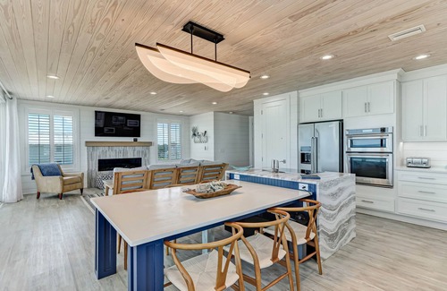 Ocean Cay House | Luxurious Oceanfront 6 bedrooms and 2 kitchens. Luxury at its finest.