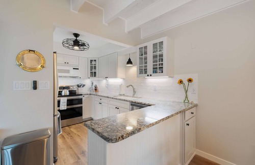 Interchange Square House | Luxurious Oceanfront Townhouse