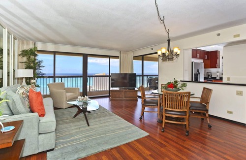 Waikiki Condo | Luxurious Ocean View 2-bed/2-bath condo with Pool, FREE Valet Parking & Wi-Fi