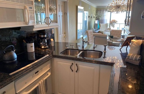 Galveston Condo | Luxurious Oceanfront Galveston Getaway 2bed/2Bath
