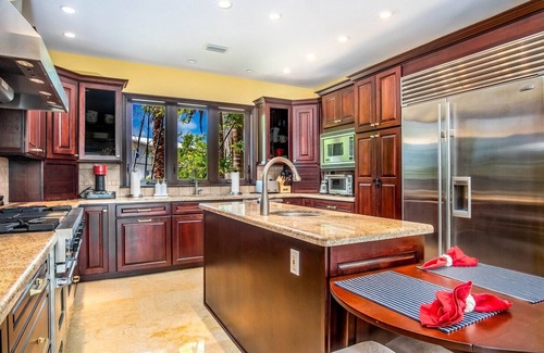 Venetian Shores House | "Luxurious Open Bay Retreat: Expansive Dockage & Private Pool Oasis!