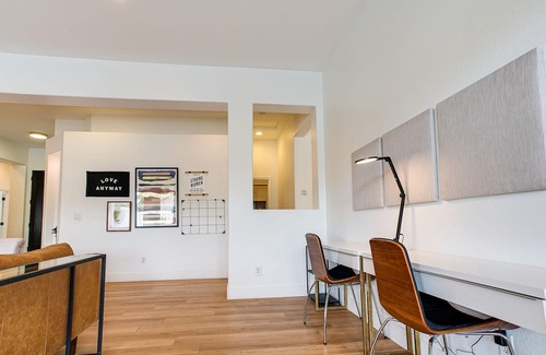 Seville House | Luxurious Palms Gilbert! Heated Pool/Spa! Sleeps 9! Dog Friendly.