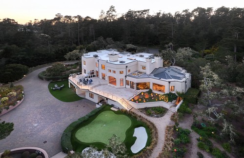 Pebble Beach House | Luxurious Pebble Beach Retreat with gym, golf simulator & putting green!