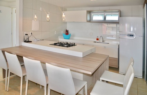 Porto das Dunas Condo | Luxurious penthouse with 2 suites, living room, balcony, jacuzzi and barbecue