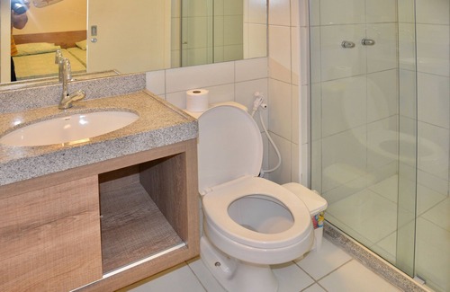 Porto das Dunas Condo | Luxurious penthouse with 2 suites, living room, balcony, jacuzzi and barbecue